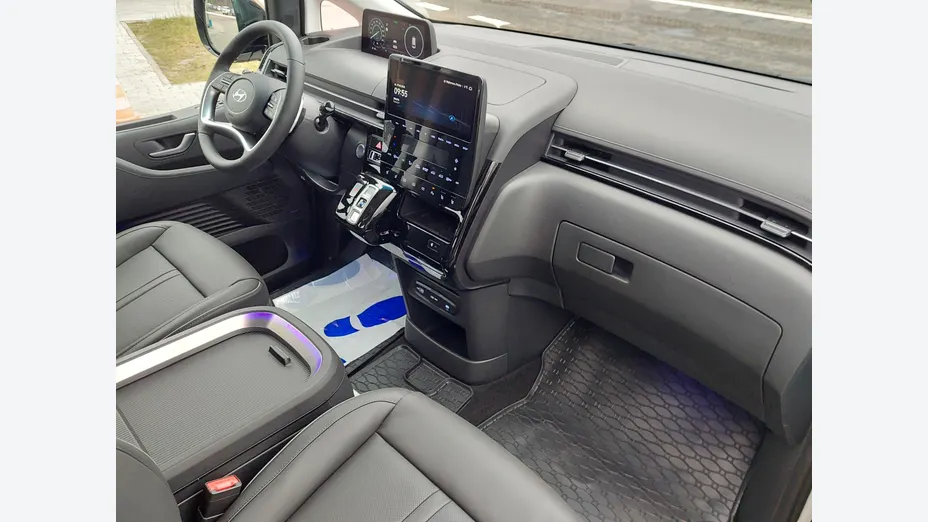 HYUNDAI Staria Staria 1.6 T-GDI HEV Luxury aut Nowy