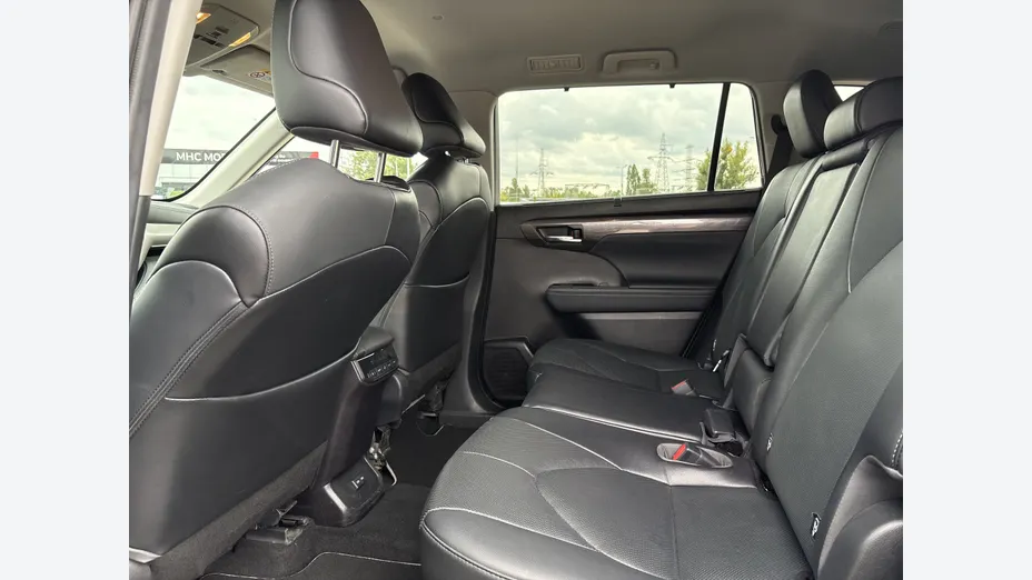 TOYOTA Highlander -