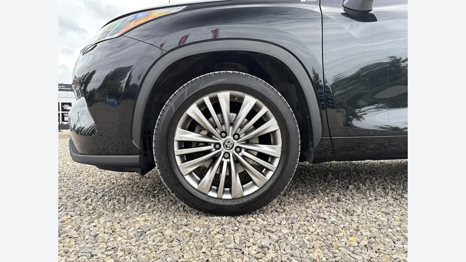 TOYOTA Highlander -