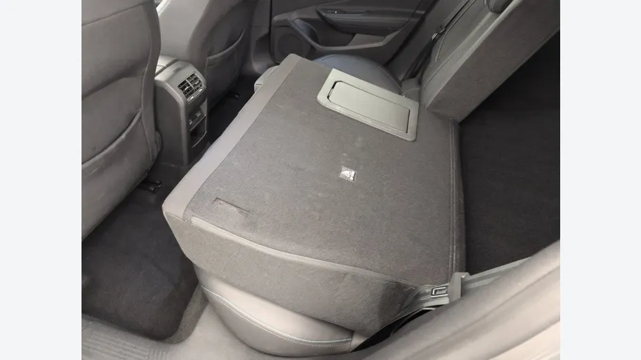 PEUGEOT 408 -