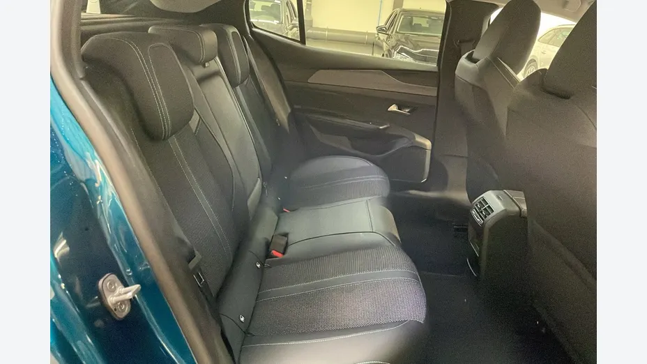 PEUGEOT 408 -