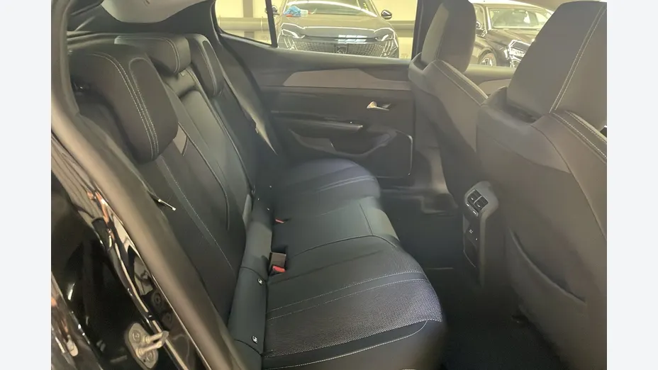 PEUGEOT 408 -