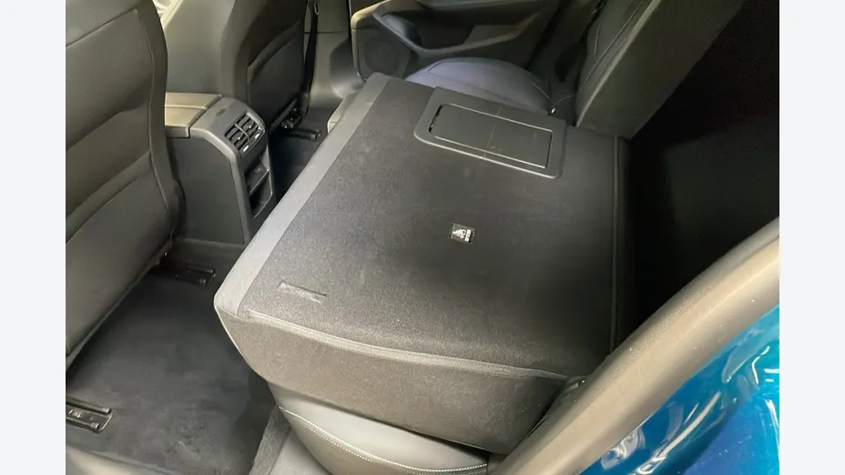 PEUGEOT 408 -