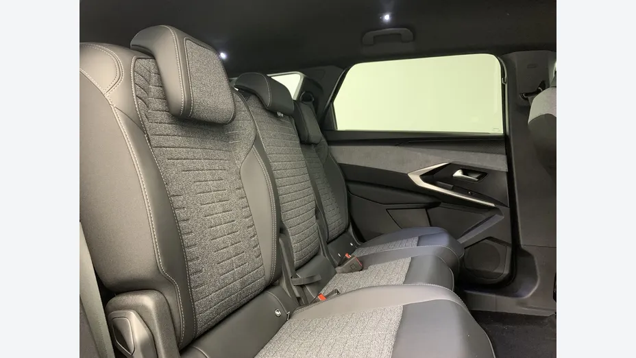 PEUGEOT 5008 -