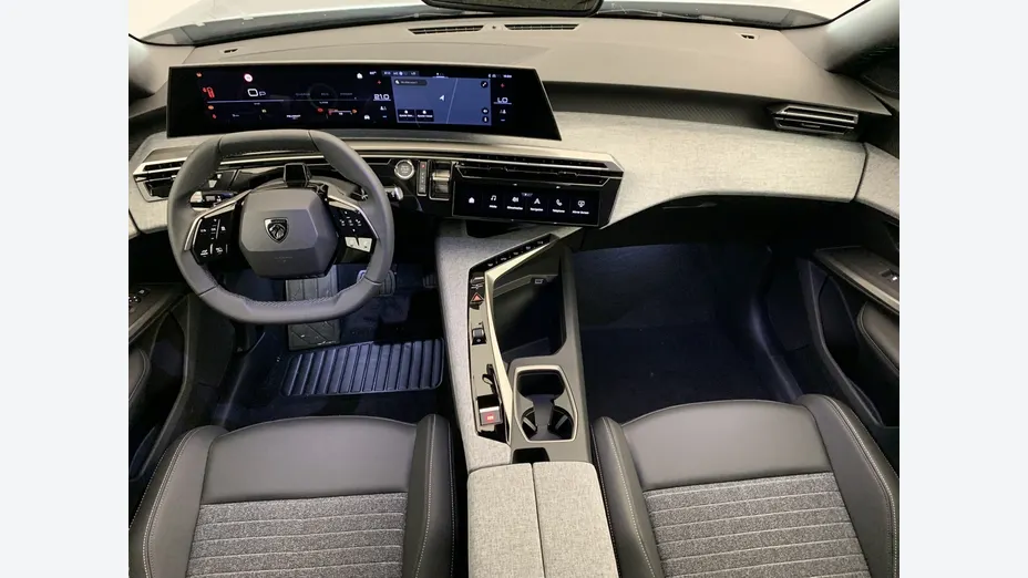 PEUGEOT 5008 -