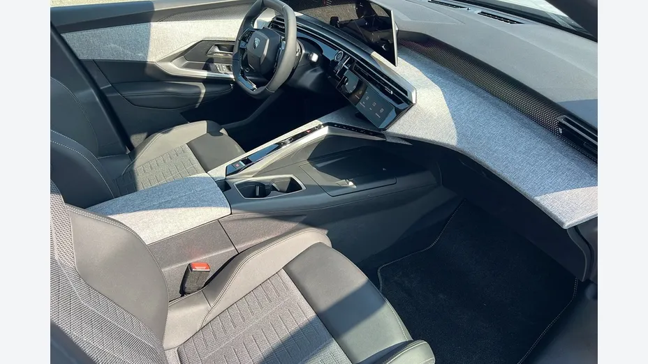 PEUGEOT 5008 -