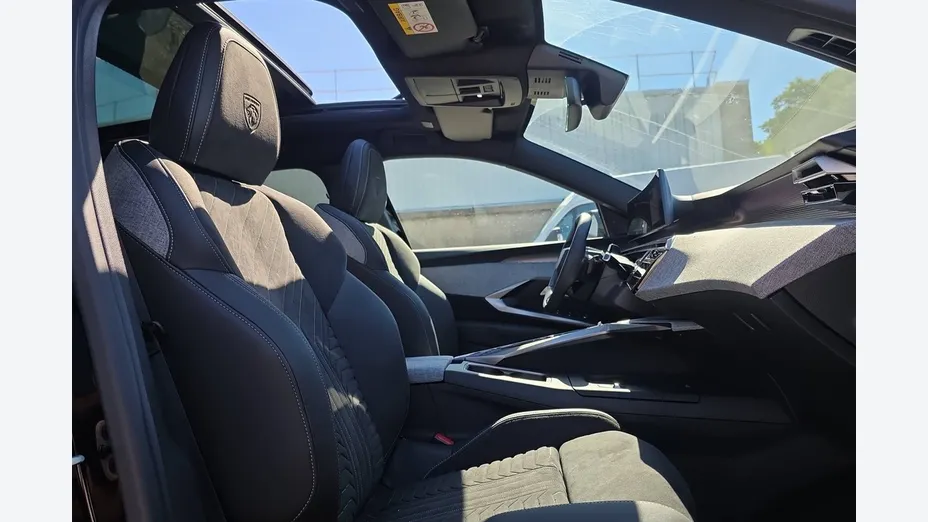 PEUGEOT 5008 -