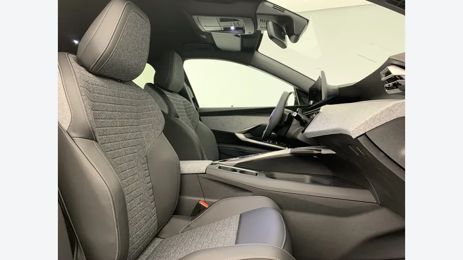 PEUGEOT 5008 -
