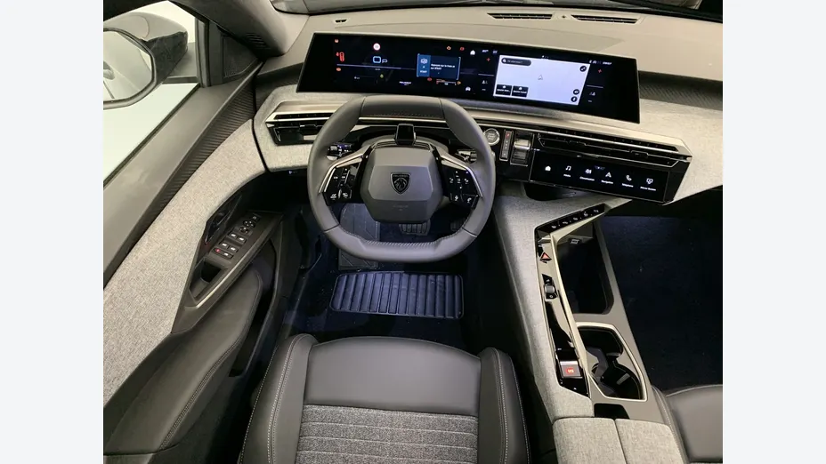 PEUGEOT 5008 -