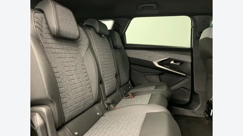 PEUGEOT 5008 -