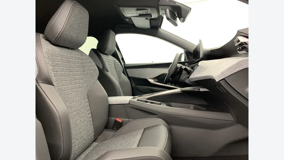 PEUGEOT 5008 -