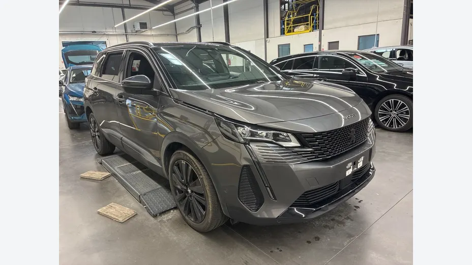 PEUGEOT 5008 -