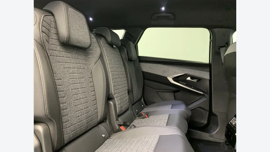 PEUGEOT 5008 -