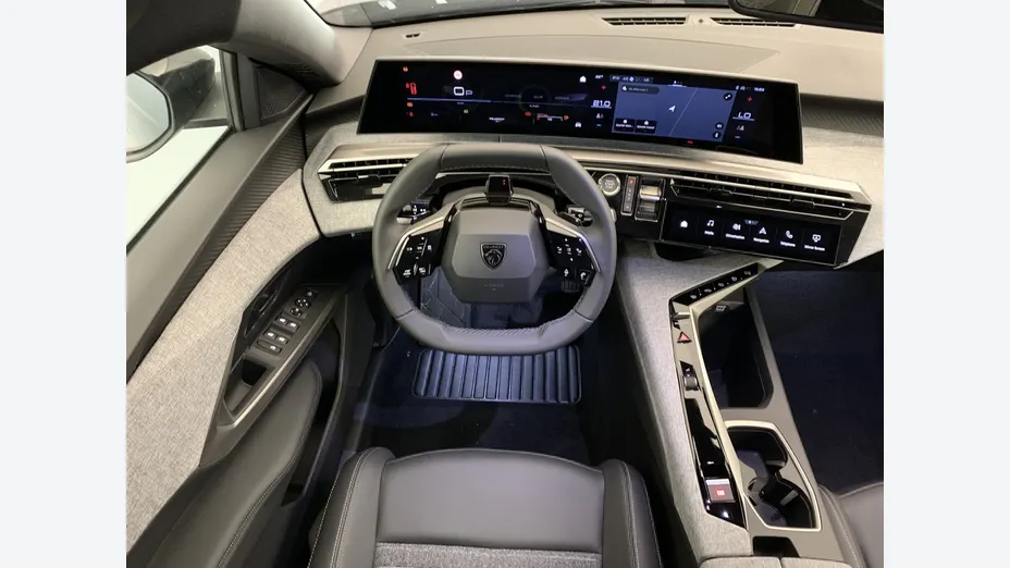 PEUGEOT 5008 -