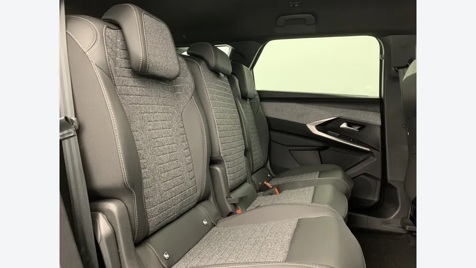 PEUGEOT 5008 -