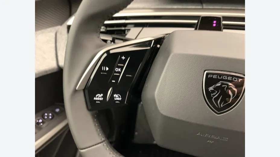 PEUGEOT 5008 -