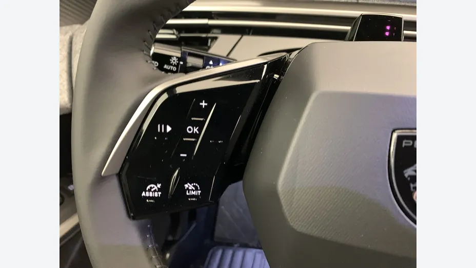 PEUGEOT 5008 -