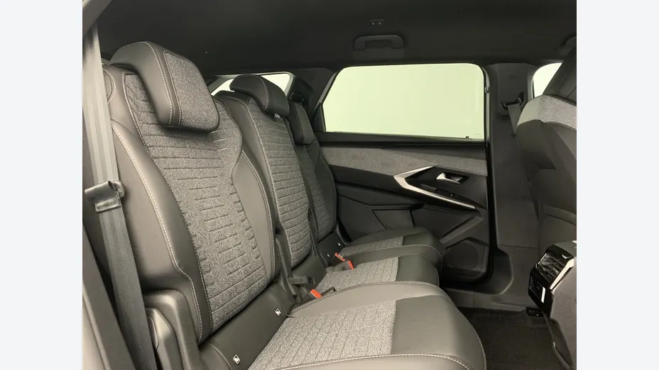 PEUGEOT 5008 -
