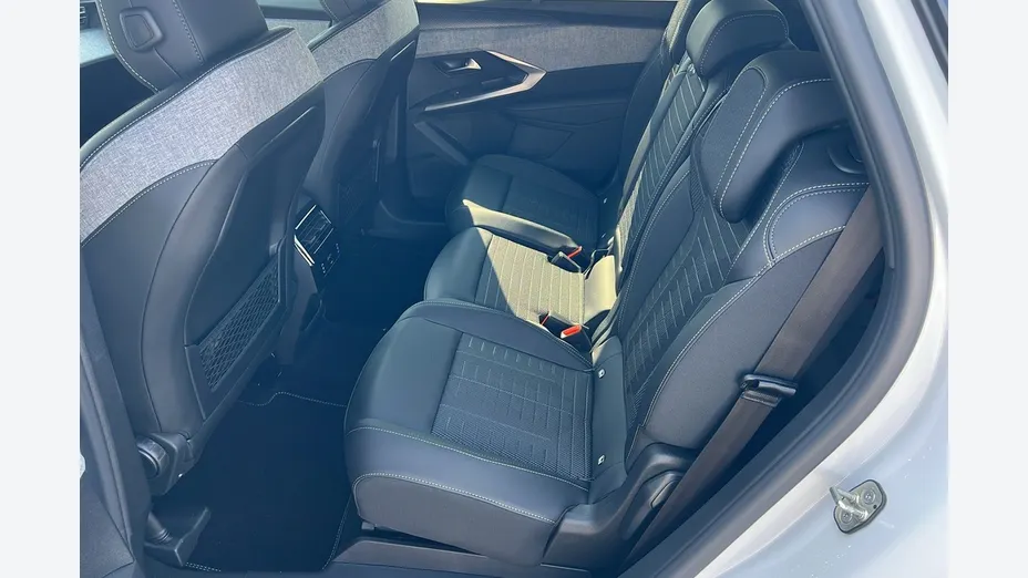 PEUGEOT 5008 -