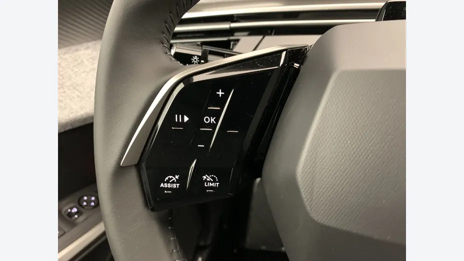 PEUGEOT 5008 -