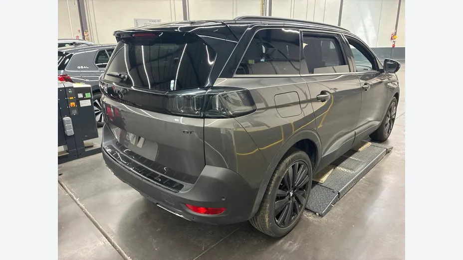 PEUGEOT 5008 -