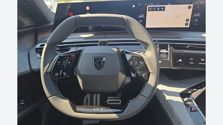 PEUGEOT 5008 -