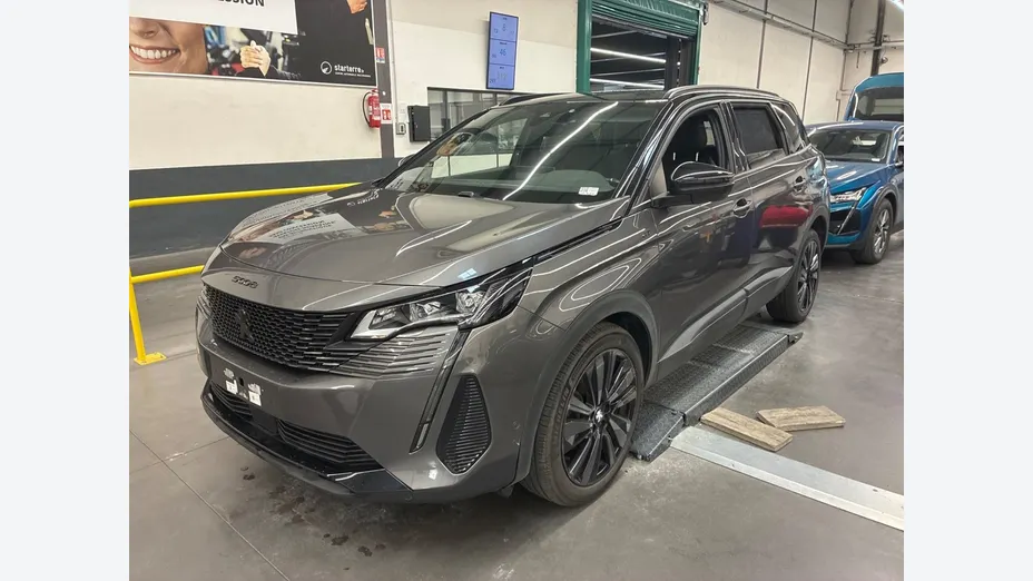 PEUGEOT 5008 -