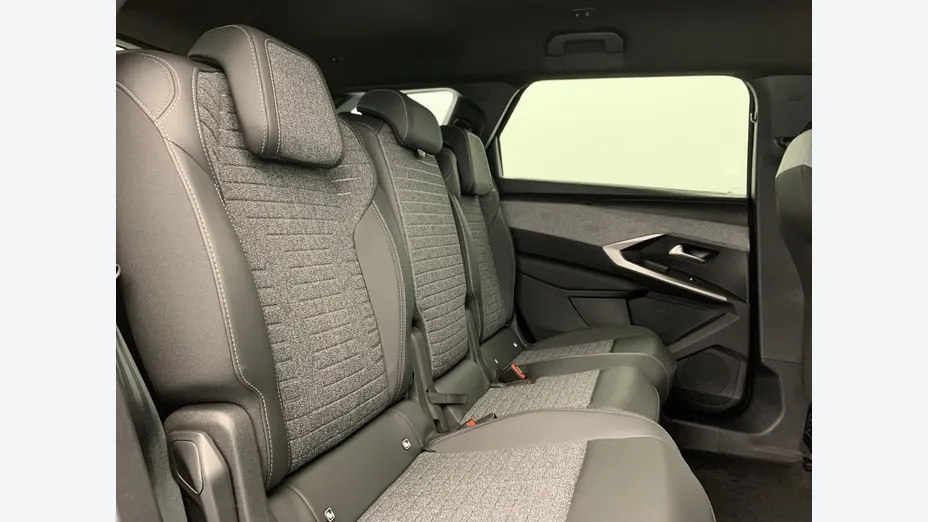 PEUGEOT 5008 -