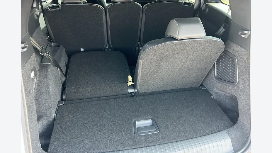 PEUGEOT 5008 -