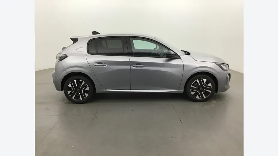 PEUGEOT 208 -