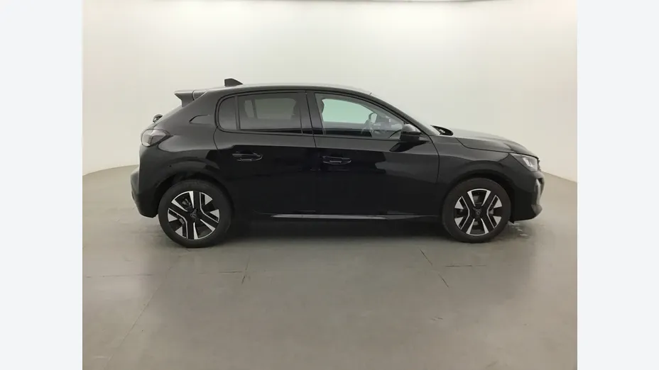 PEUGEOT 208 -