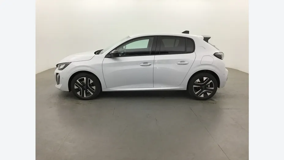 PEUGEOT 208 -
