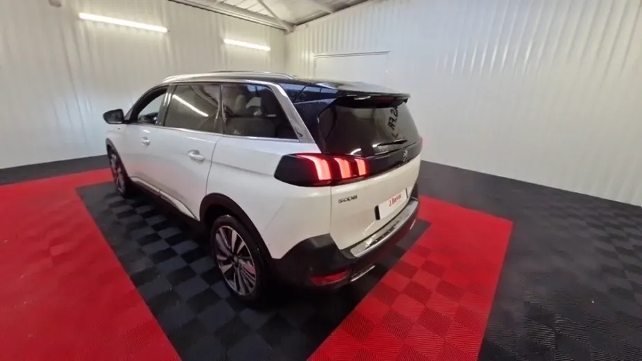 PEUGEOT 5008 -