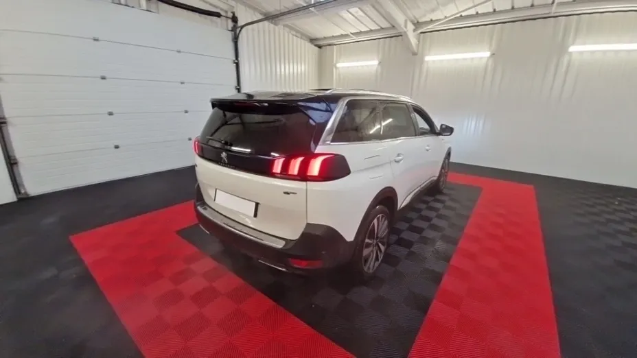 PEUGEOT 5008 -