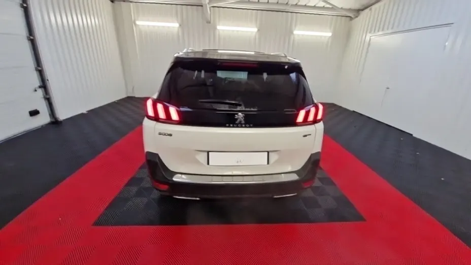 PEUGEOT 5008 -