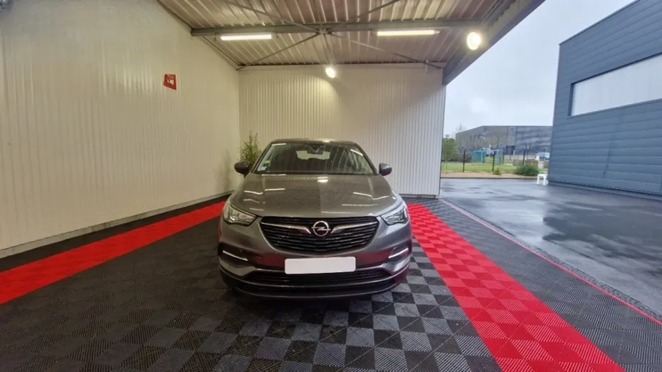 OPEL Grandland -