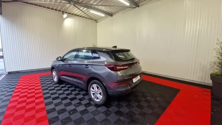 OPEL Grandland -