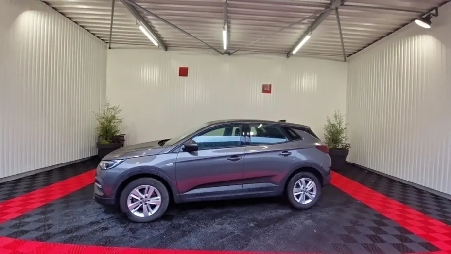 OPEL Grandland -