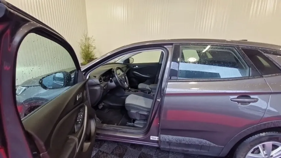 OPEL Grandland -