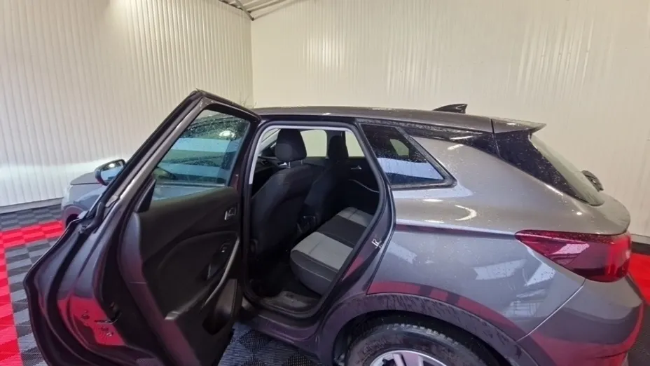 OPEL Grandland -