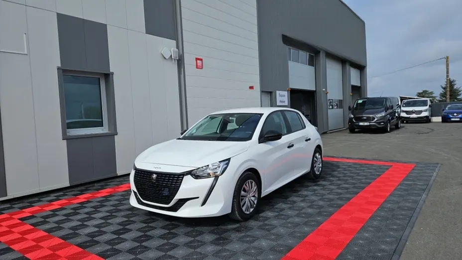PEUGEOT 208 -