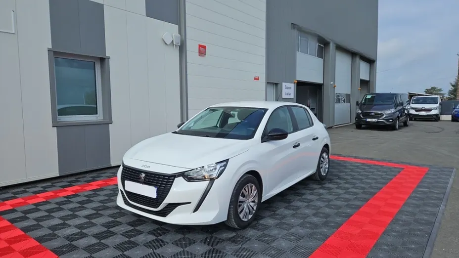 PEUGEOT 208 -