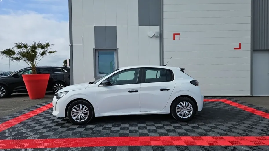 PEUGEOT 208 -
