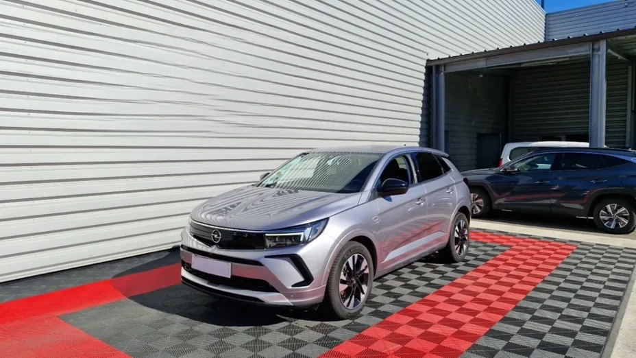 OPEL Grandland -