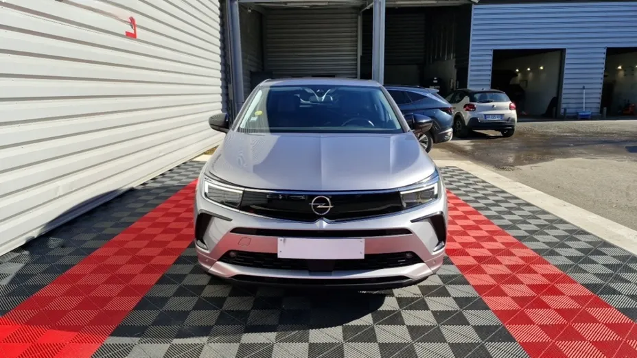OPEL Grandland -