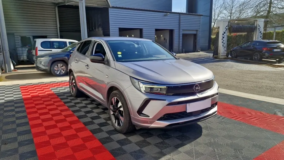 OPEL Grandland -