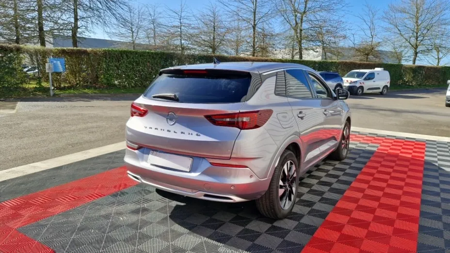 OPEL Grandland -