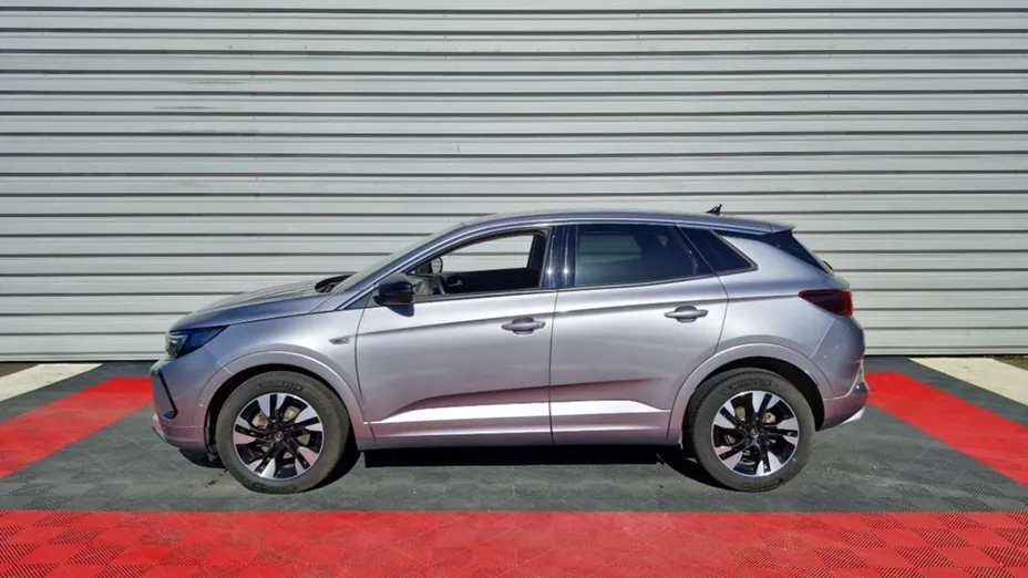 OPEL Grandland -
