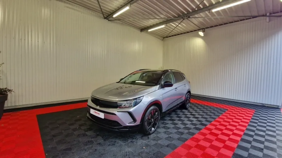 OPEL Grandland -