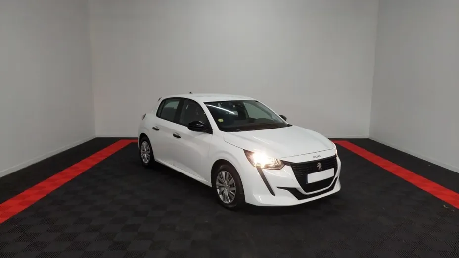 PEUGEOT 208 -